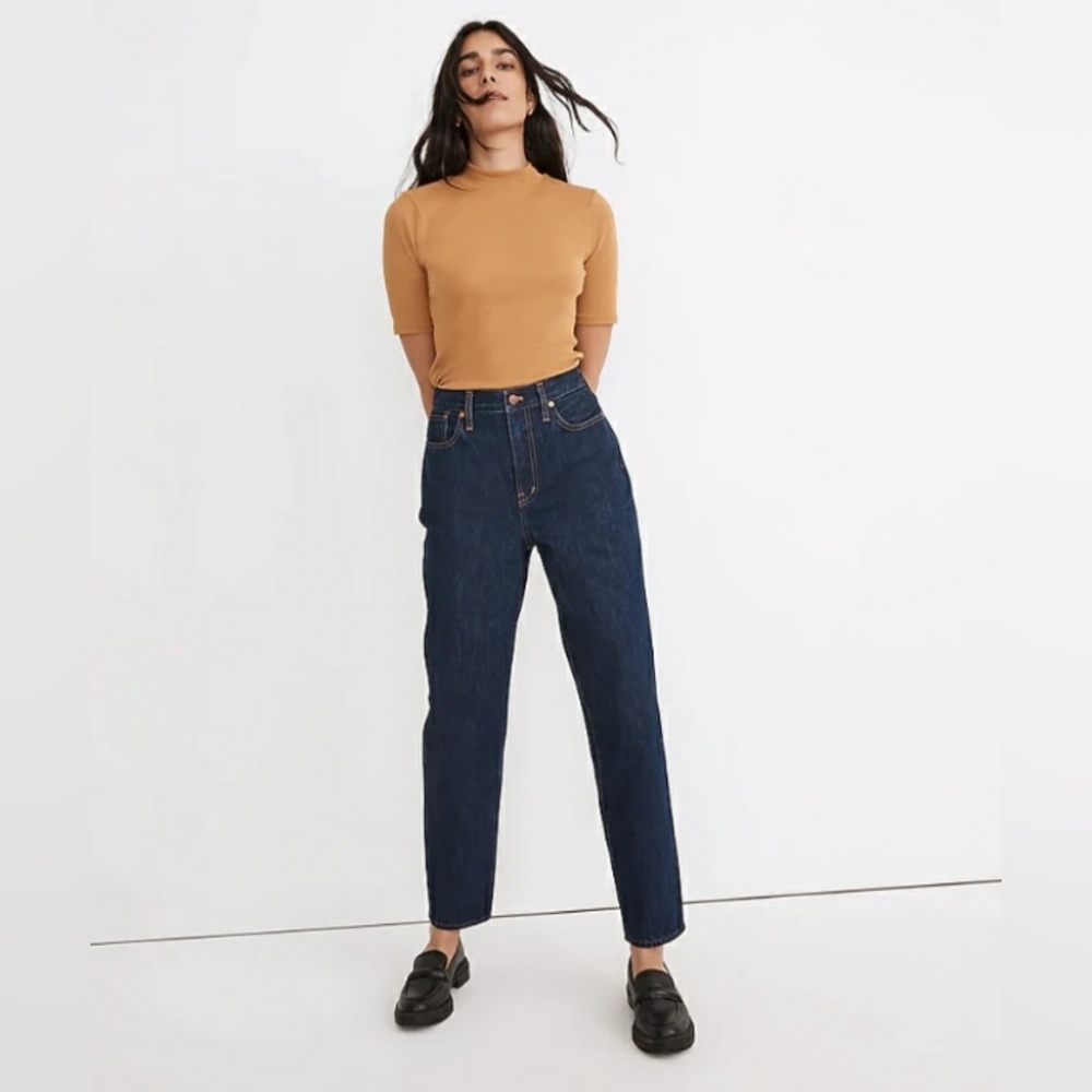 NWT Women's High Rise Tapered Leg Jeans